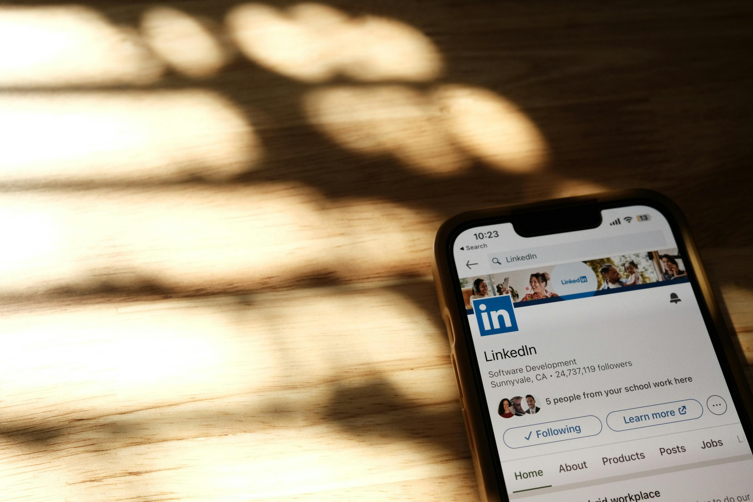 8 Ways LinkedIn Sales Navigator Will Scale Your Business As A Coach, By Ross Temple